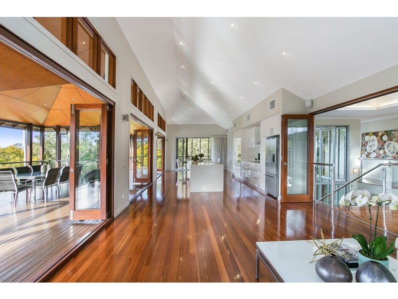 18 Royston Street, Brookfield QLD 4069