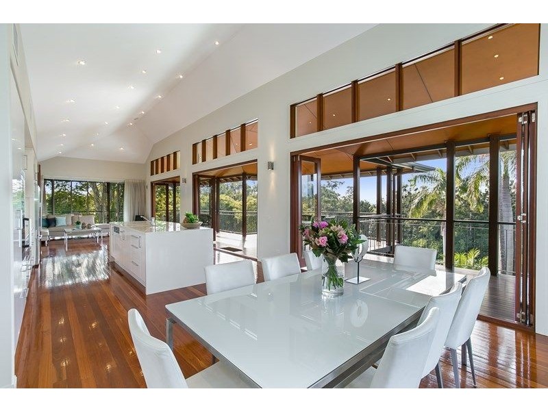 18 Royston Street, Brookfield QLD 4069