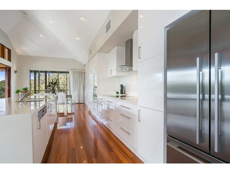 18 Royston Street, Brookfield QLD 4069