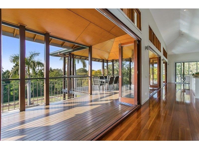 18 Royston Street, Brookfield QLD 4069