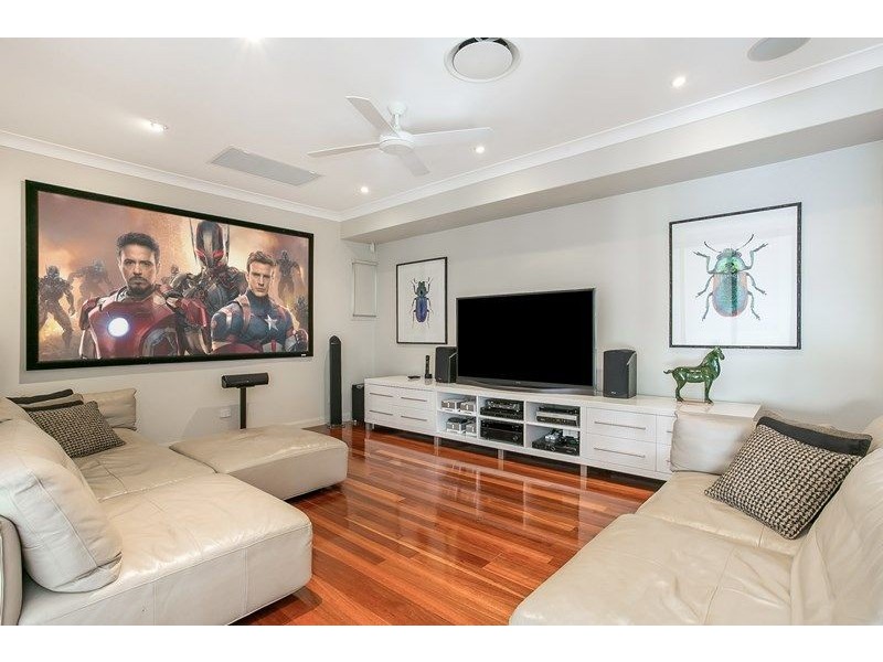 18 Royston Street, Brookfield QLD 4069