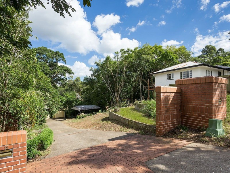 14 Burbong Street, Chapel Hill QLD 4069