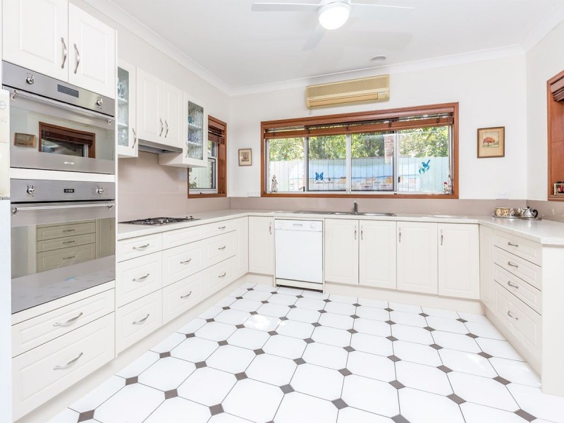 44 Tuckett Street, Kenmore Hills QLD 4069