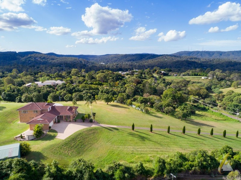 77 McMullen Road, Brookfield QLD 4069