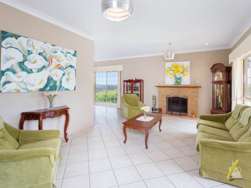 77 McMullen Road, Brookfield QLD 4069