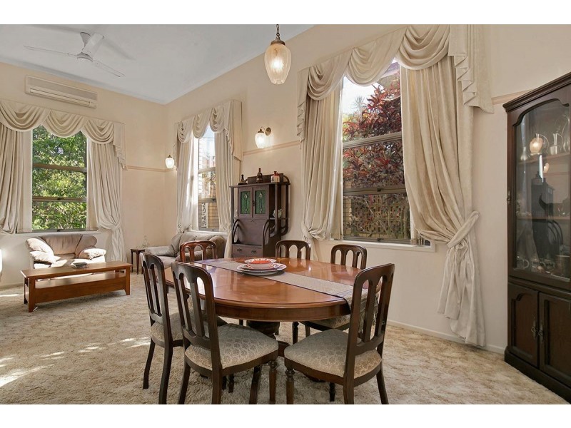 19 Merrilyn St, Chapel Hill QLD 4069