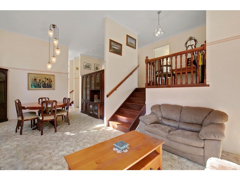 19 Merrilyn St, Chapel Hill QLD 4069