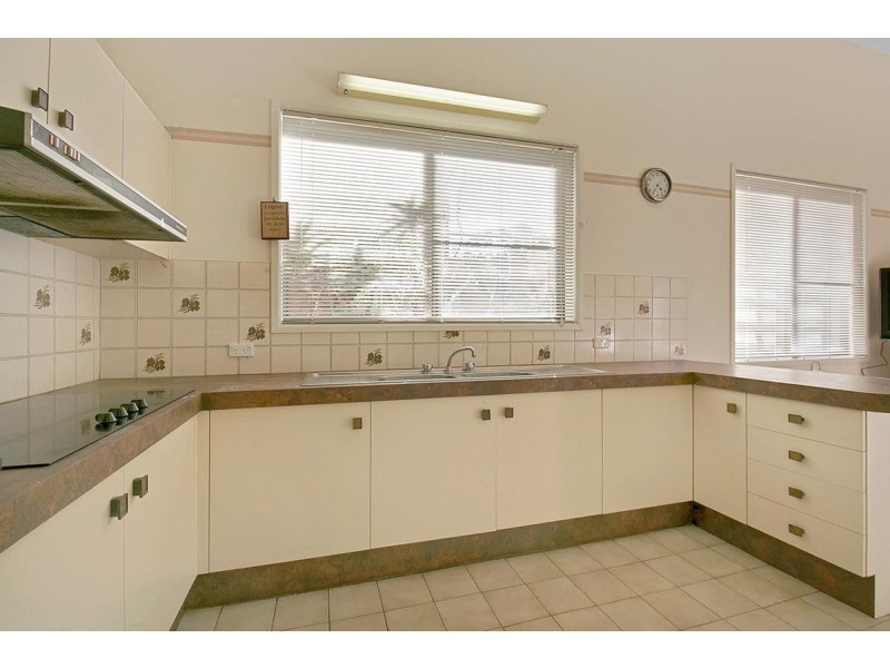 19 Merrilyn St, Chapel Hill QLD 4069