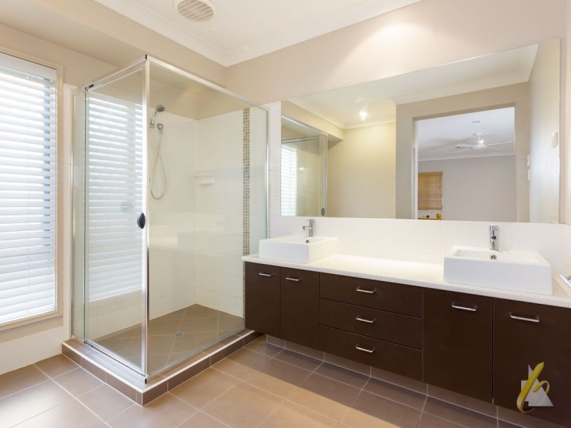 8 Frederick Street, Moggill QLD 4070