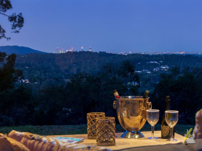 300 Old Farm Road, Pullenvale QLD 4069