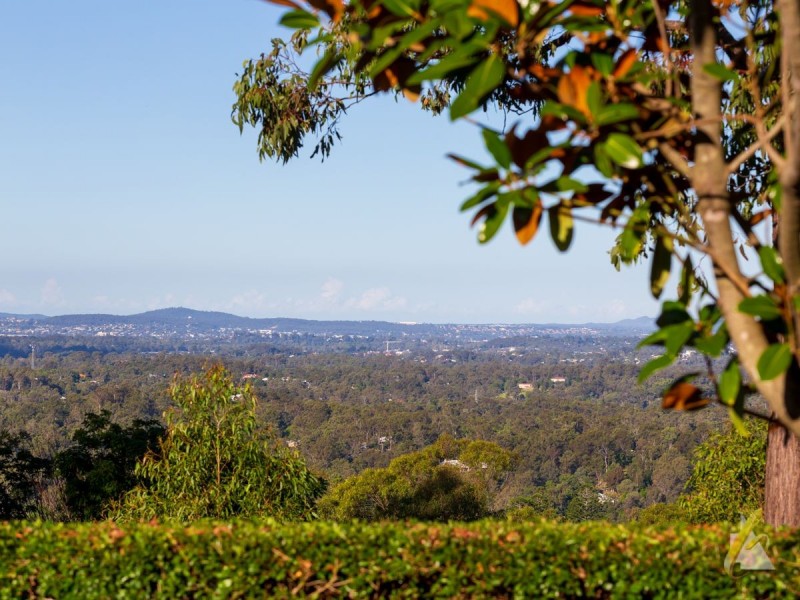 300 Old Farm Road, Pullenvale QLD 4069