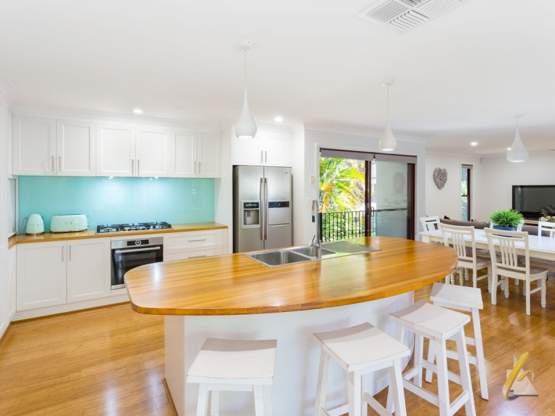 2 Ruth Miller Close, Fig Tree Pocket QLD 4069