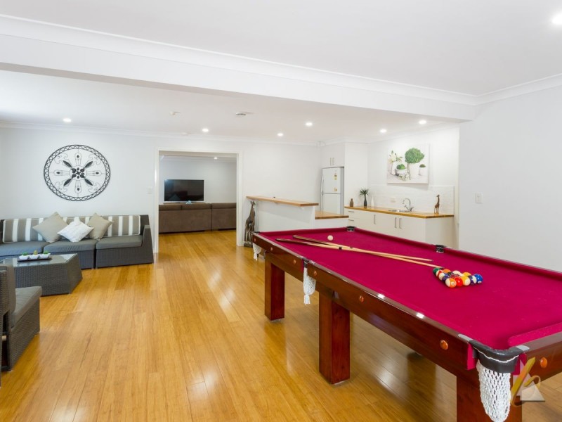 2 Ruth Miller Close, Fig Tree Pocket QLD 4069