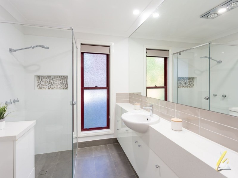 2 Ruth Miller Close, Fig Tree Pocket QLD 4069