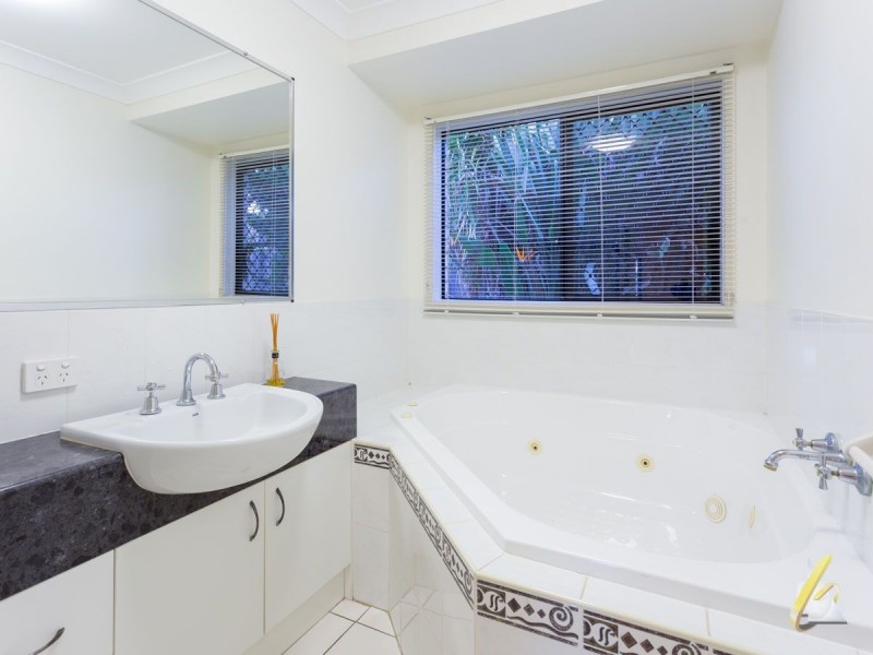 20 Nook Place, Moggill QLD 4070