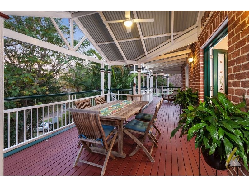 9 Whiteley Close, Brookfield QLD 4069