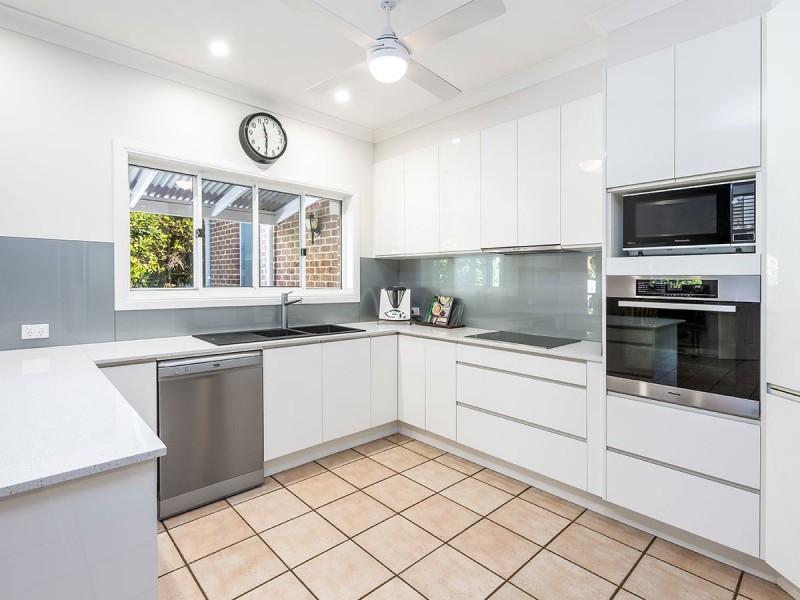 9 Whiteley Close, Brookfield QLD 4069