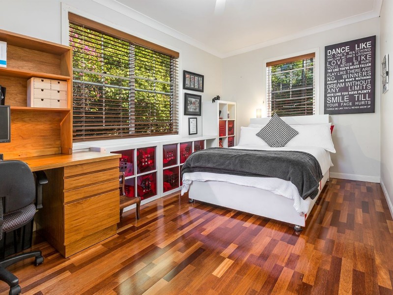 9 Whiteley Close, Brookfield QLD 4069