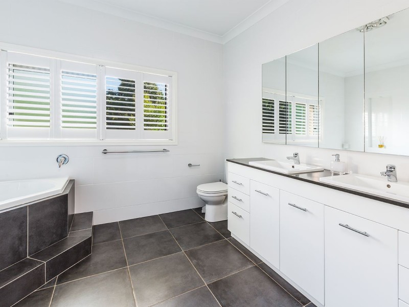 9 Whiteley Close, Brookfield QLD 4069