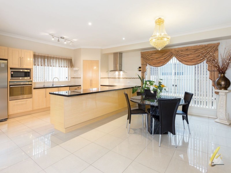 3 Cayman Pl, Forest Lake QLD 4078