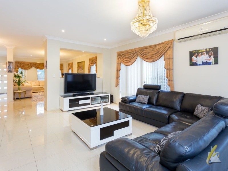 3 Cayman Pl, Forest Lake QLD 4078