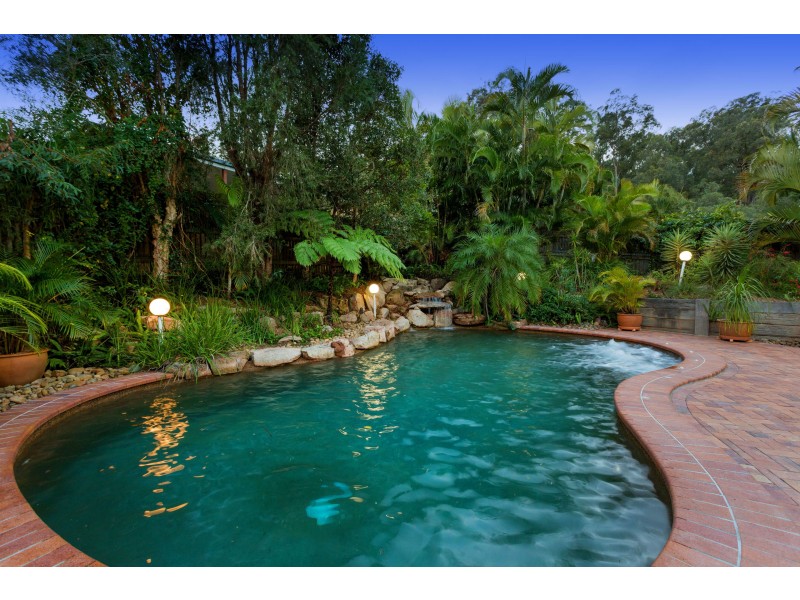 21 Farnworth Street, Chapel Hill QLD 4069