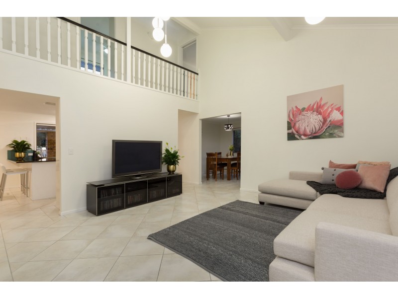 21 Farnworth Street, Chapel Hill QLD 4069