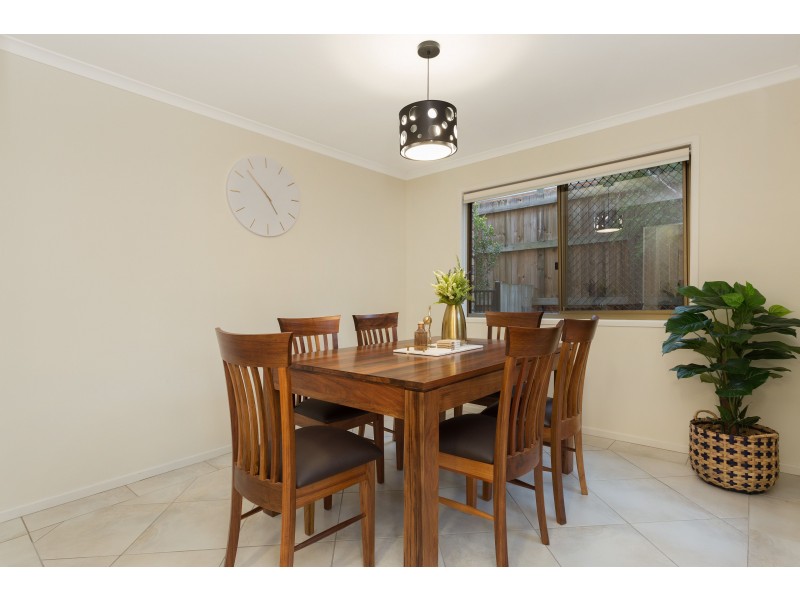 21 Farnworth Street, Chapel Hill QLD 4069