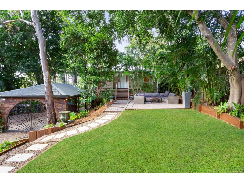 28 Sweetgum St, Bellbowrie QLD 4070