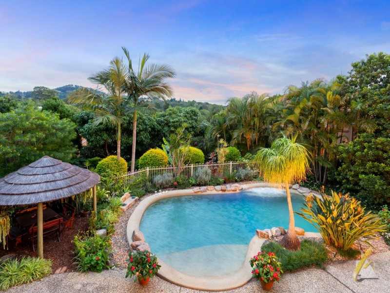 7 Williams Close, Brookfield QLD 4069