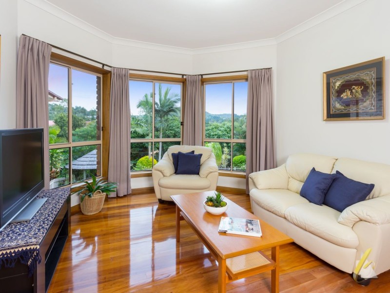 7 Williams Close, Brookfield QLD 4069