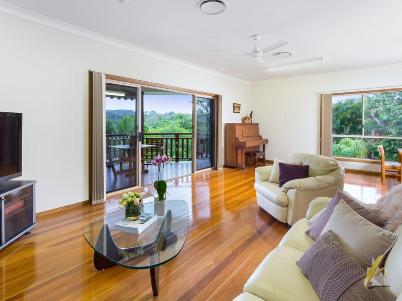 7 Williams Close, Brookfield QLD 4069