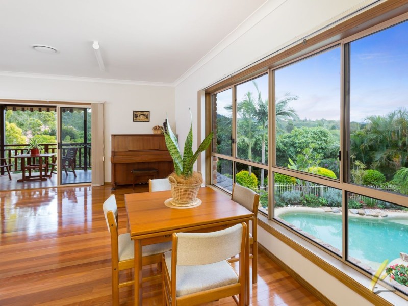 7 Williams Close, Brookfield QLD 4069