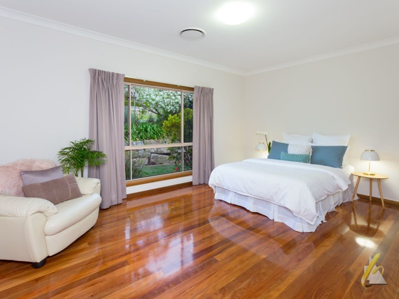 7 Williams Close, Brookfield QLD 4069