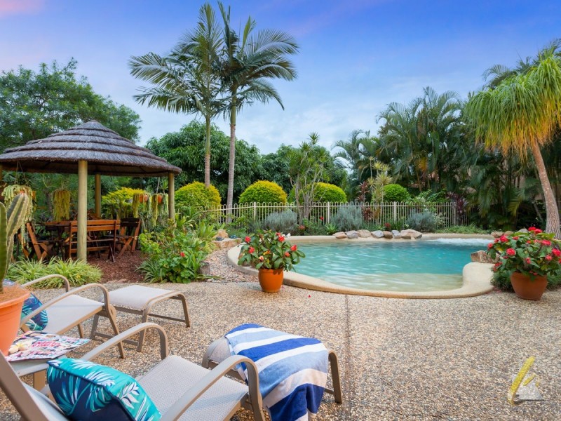 7 Williams Close, Brookfield QLD 4069