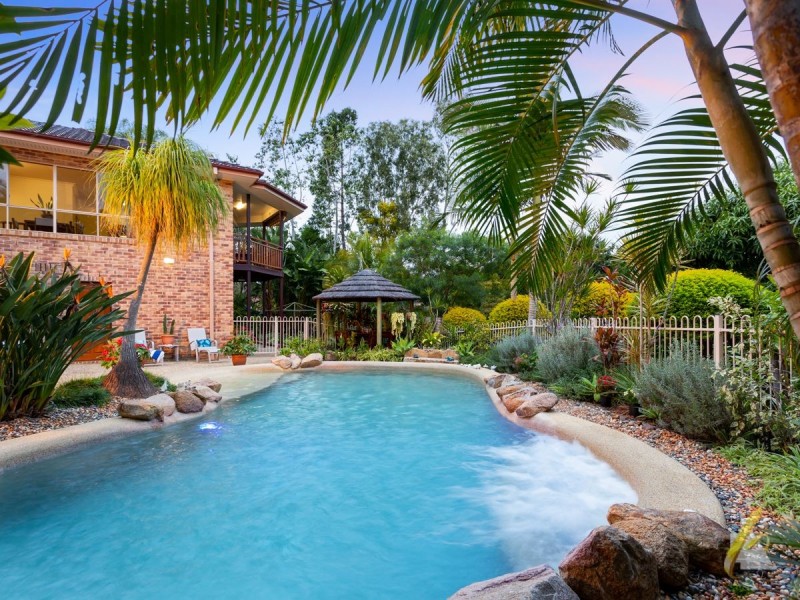 7 Williams Close, Brookfield QLD 4069