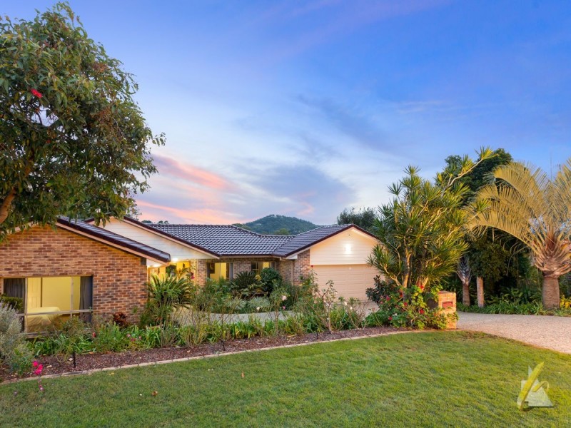 7 Williams Close, Brookfield QLD 4069