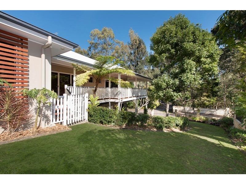 27 Vakuta Street, Fig Tree Pocket QLD 4069