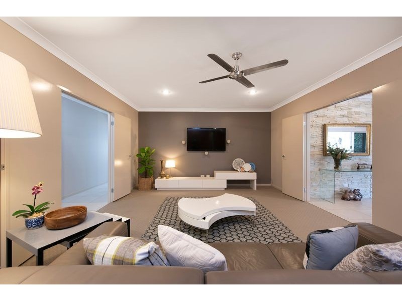 27 Vakuta Street, Fig Tree Pocket QLD 4069