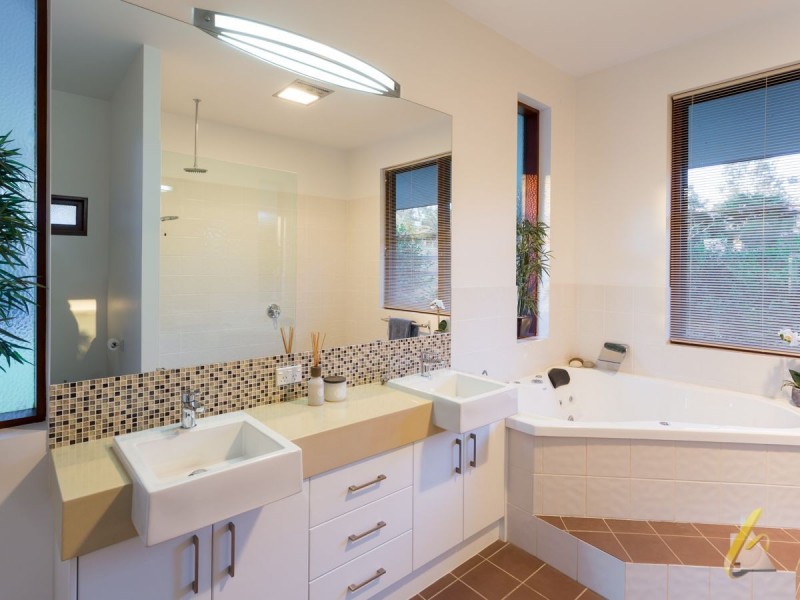 105 Riversleigh Road, Bellbowrie QLD 4070