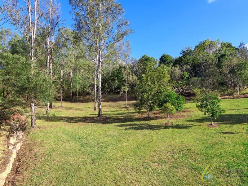 15 Walker Place, Pullenvale QLD 4069