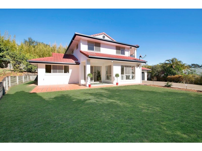 19 Boyd Tce, Brookfield QLD 4069