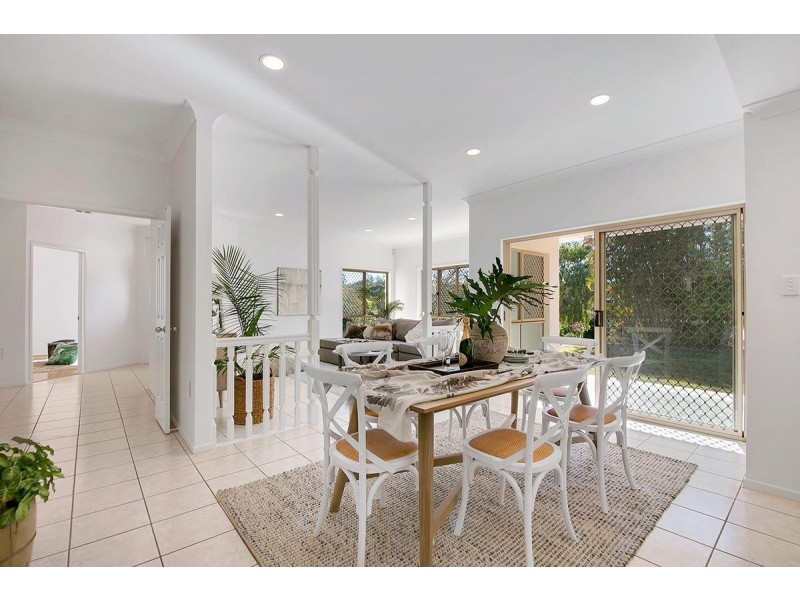 19 Boyd Tce, Brookfield QLD 4069