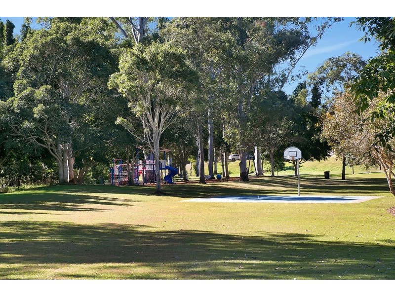 19 Boyd Tce, Brookfield QLD 4069