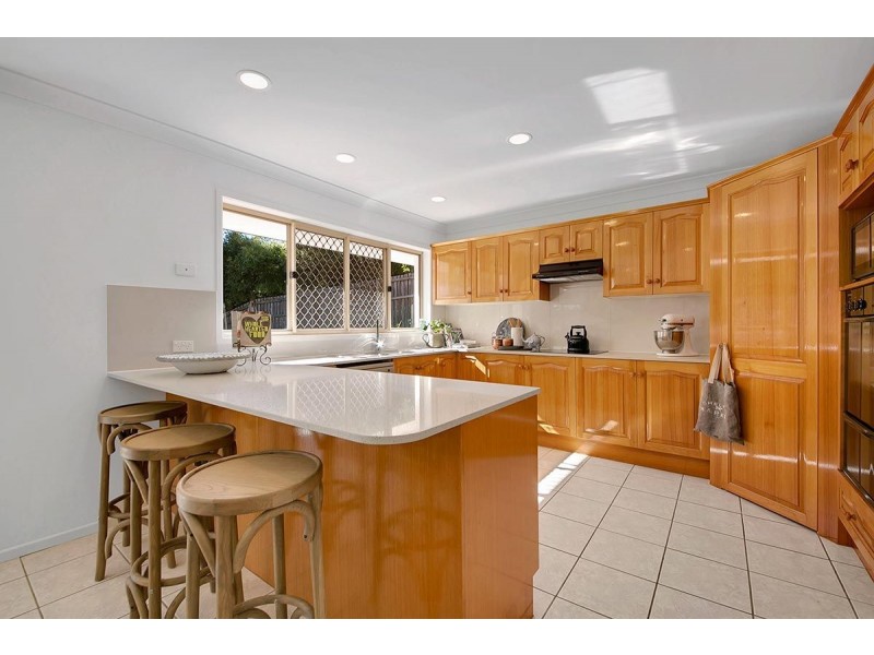19 Boyd Tce, Brookfield QLD 4069