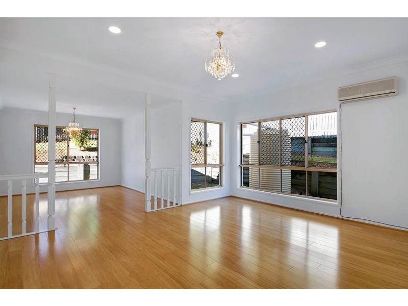 19 Boyd Tce, Brookfield QLD 4069