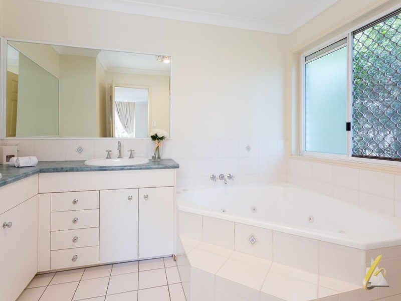 46 McConnell Crescent, Brookfield QLD 4069