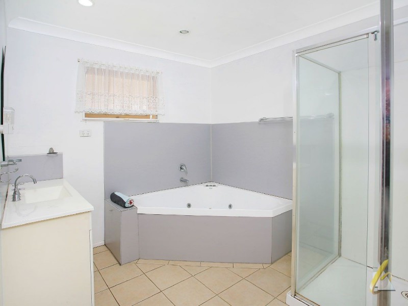 216 Old Ipswich Road, Riverview QLD 4303