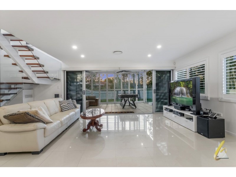74 Mount Ommaney Drive, Jindalee QLD 4074