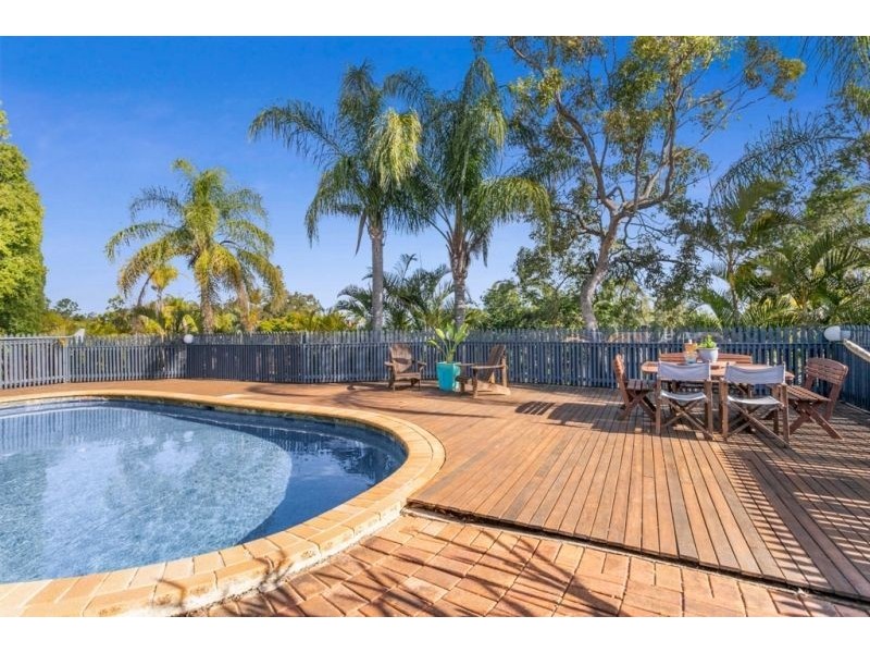33 Westlake Drive, Mount Ommaney QLD 4074